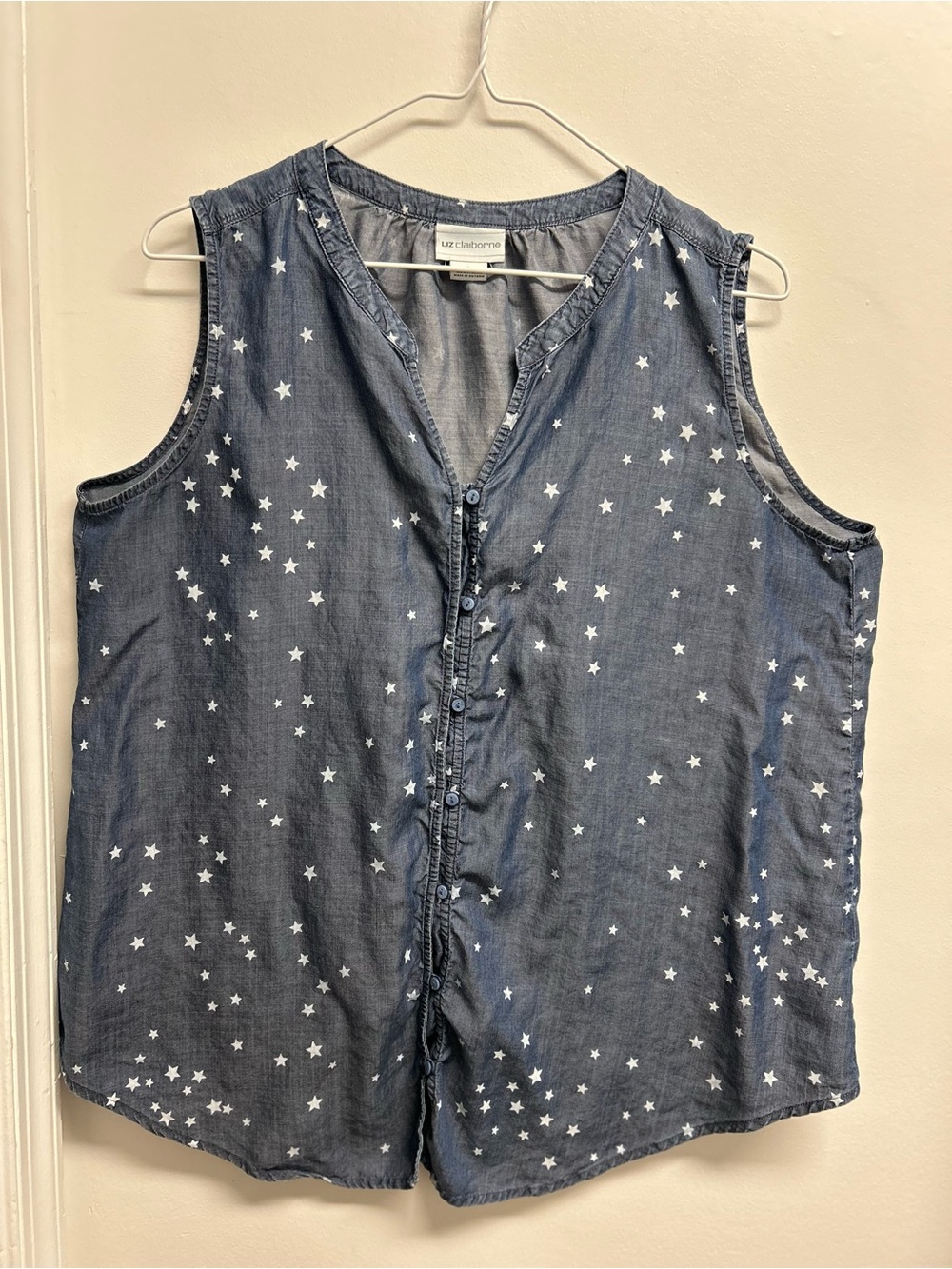 Liz Claiborne Blue Star-Print Sleeveless Chambray Top